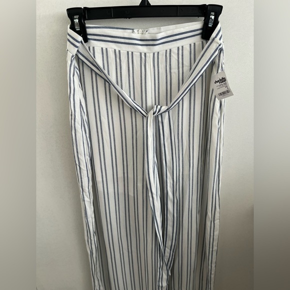 Charlotte Russe White and Blue Striped Tie Front - Gouze Palazzo Pants - Picture 4 of 11